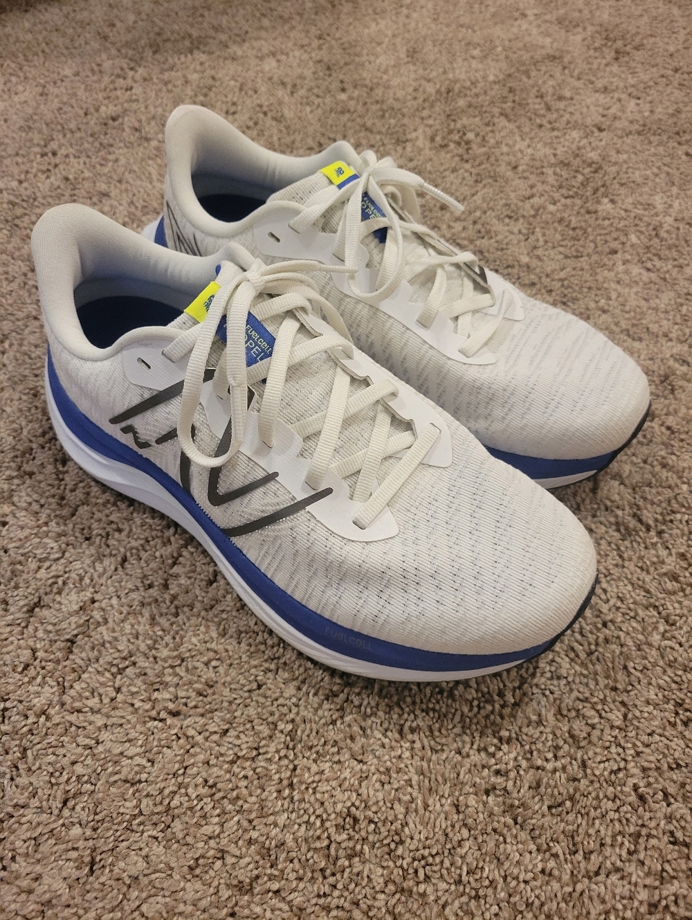 New Balance FuelCell Propel v4 Mens Size 7 Womens Size 8.5 Very Gently Used